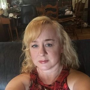 Meet your Posher, Lora